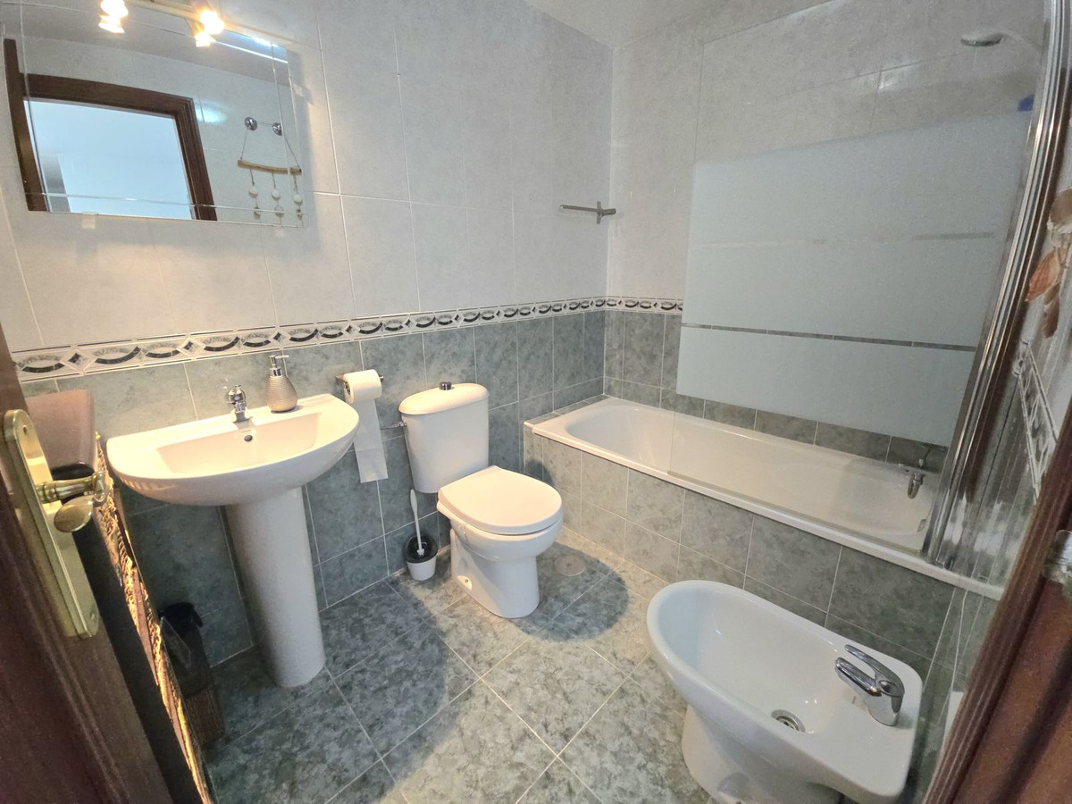 Se vende Apartamento Planta Media de 2 dormitorios en Costa Del Sol, Málaga, España
