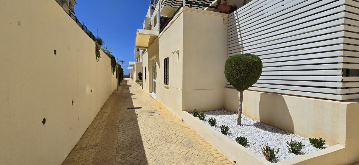 Se vende Apartamento Planta Media de 2 dormitorios en Costa Del Sol, Málaga, España