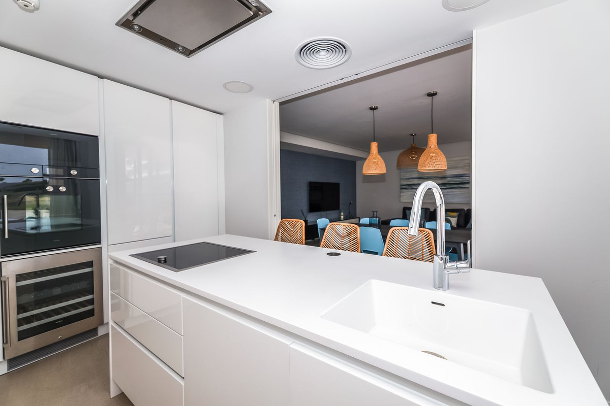 2 Bed Apartment for sale in Estepona Costa Del Sol, Málaga, Spain
