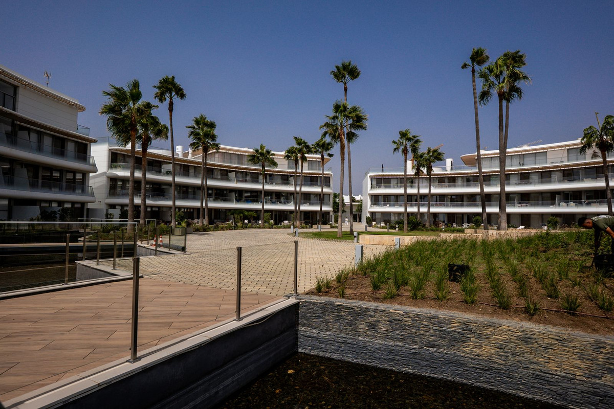 2 Bed Apartment for sale in Estepona Costa Del Sol, Málaga, Spain