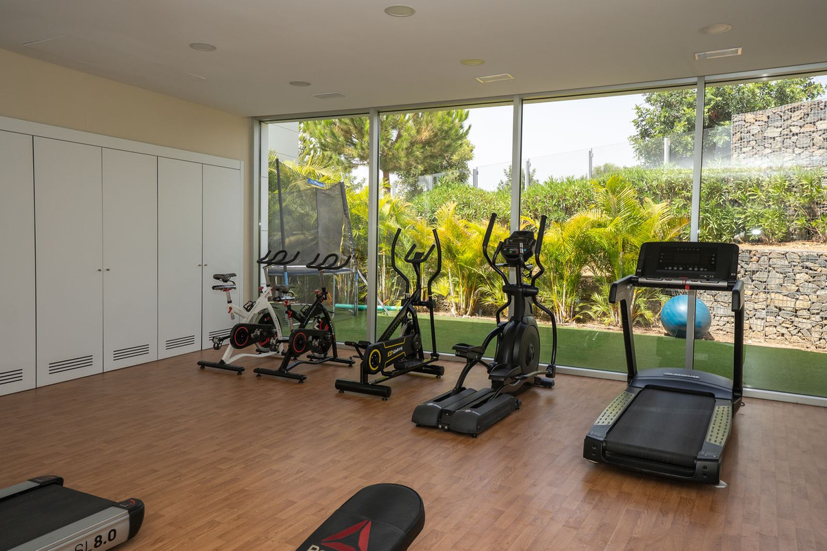 2 Bed Apartment for sale in Estepona Costa Del Sol, Málaga, Spain