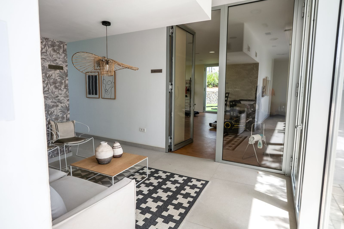 2 Bed Apartment for sale in Estepona Costa Del Sol, Málaga, Spain