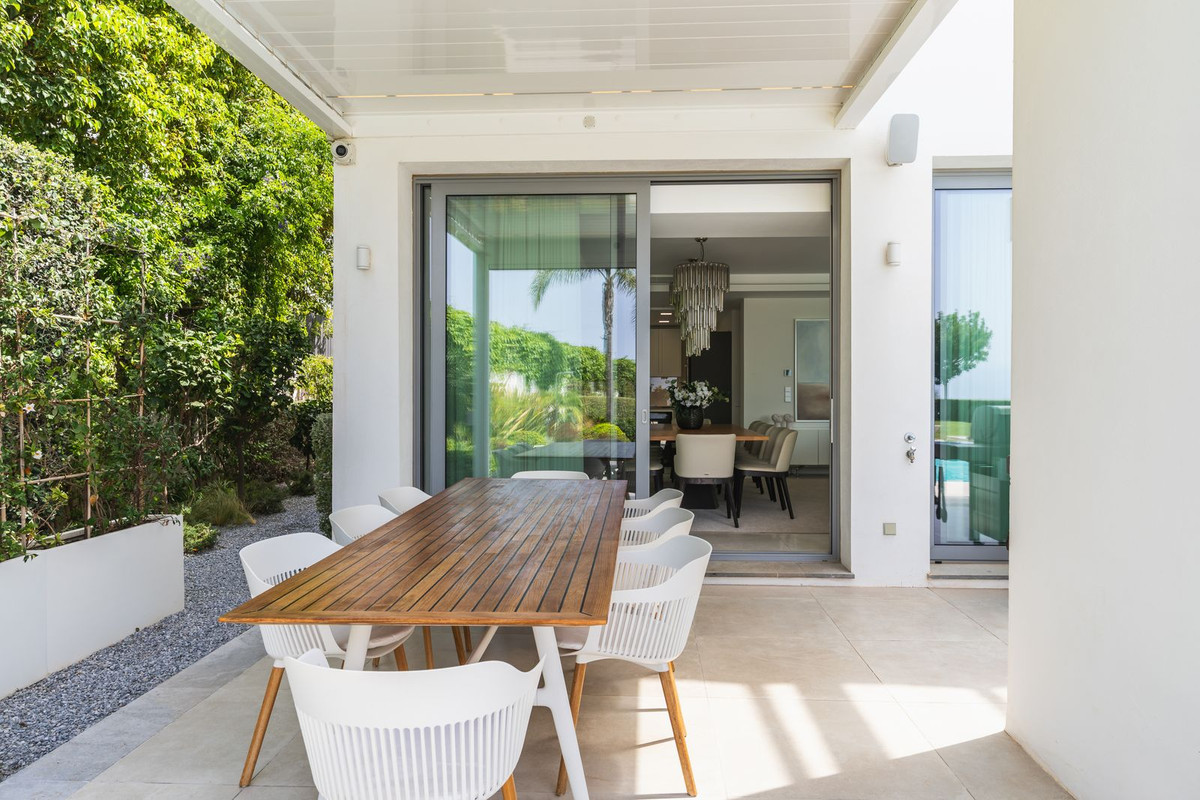 Se vende Villa - Chalet de 5 dormitorios en Costa Del Sol, Málaga, España