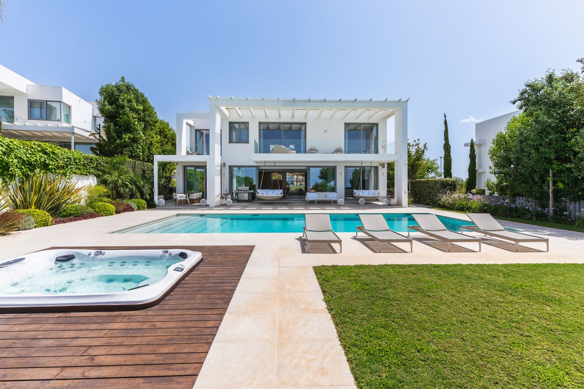 Se vende Villa - Chalet de 5 dormitorios en Costa Del Sol, Málaga, España