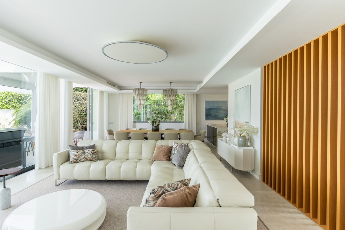 Se vende Villa - Chalet de 5 dormitorios en Costa Del Sol, Málaga, España