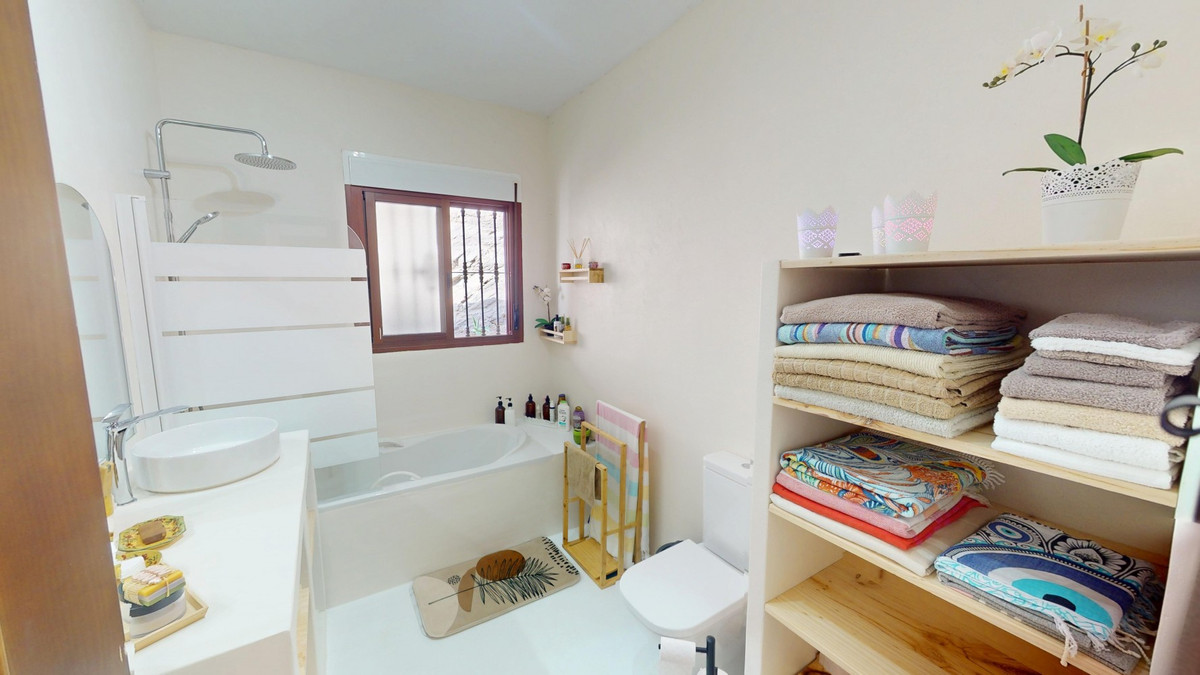 Se vende Villa - Chalet de 3 dormitorios en Costa Del Sol East, Málaga, España