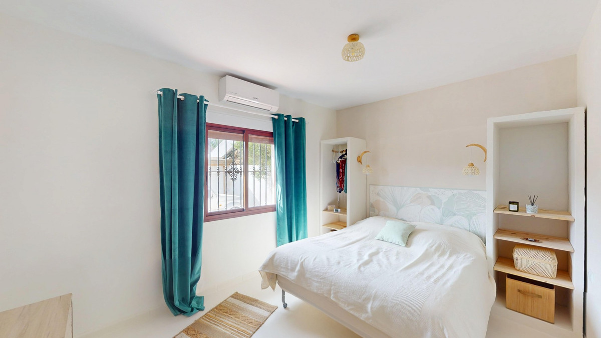 Se vende Villa - Chalet de 3 dormitorios en Costa Del Sol East, Málaga, España