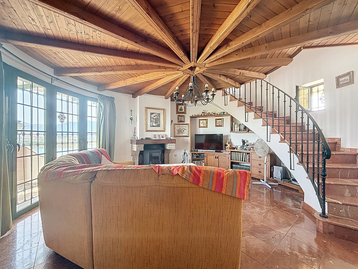 6 Bed Townhouse for sale in La Viñuela Costa Del Sol East, Málaga, Spain