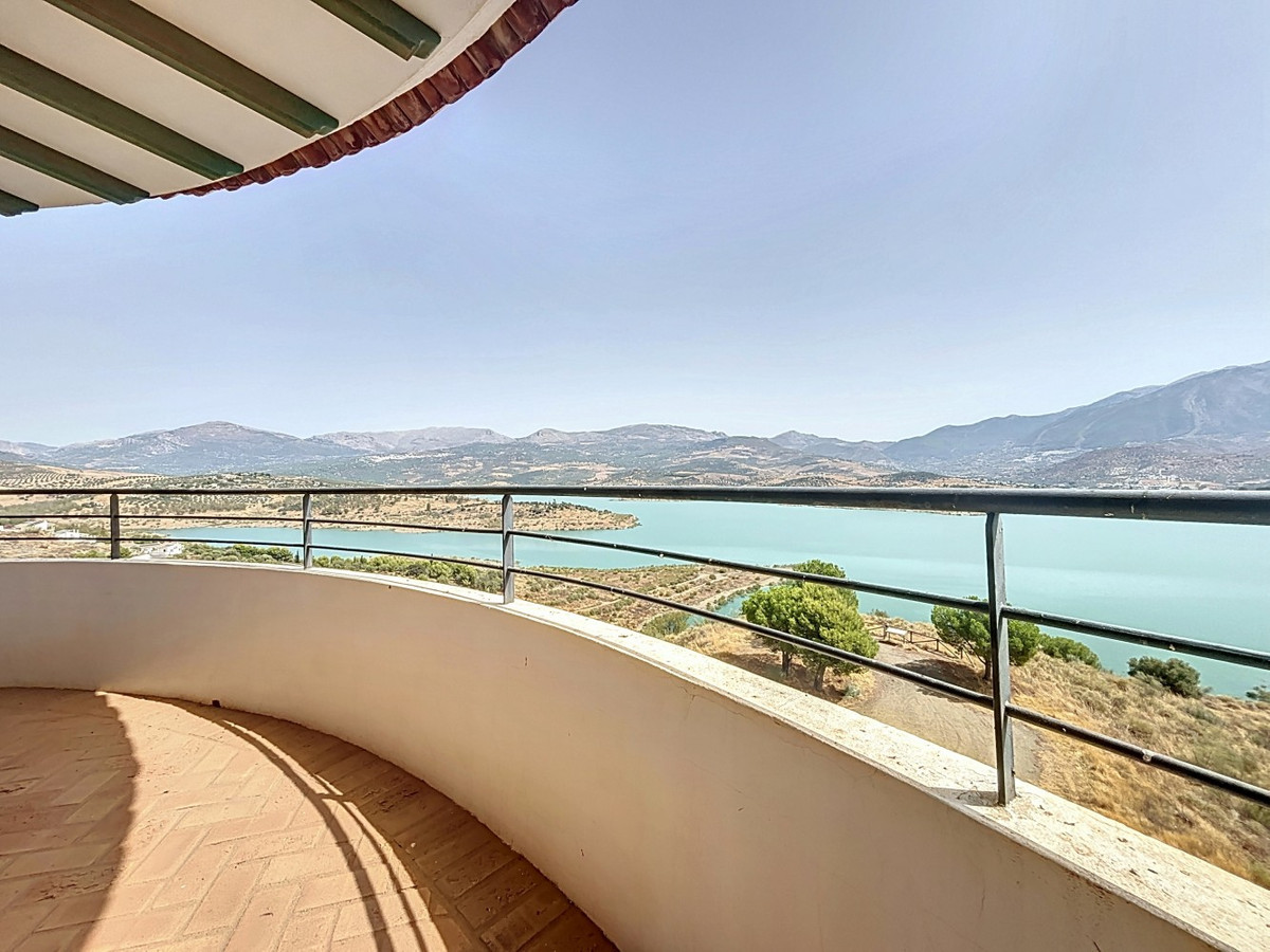 6 Bed Townhouse for sale in La Viñuela Costa Del Sol East, Málaga, Spain