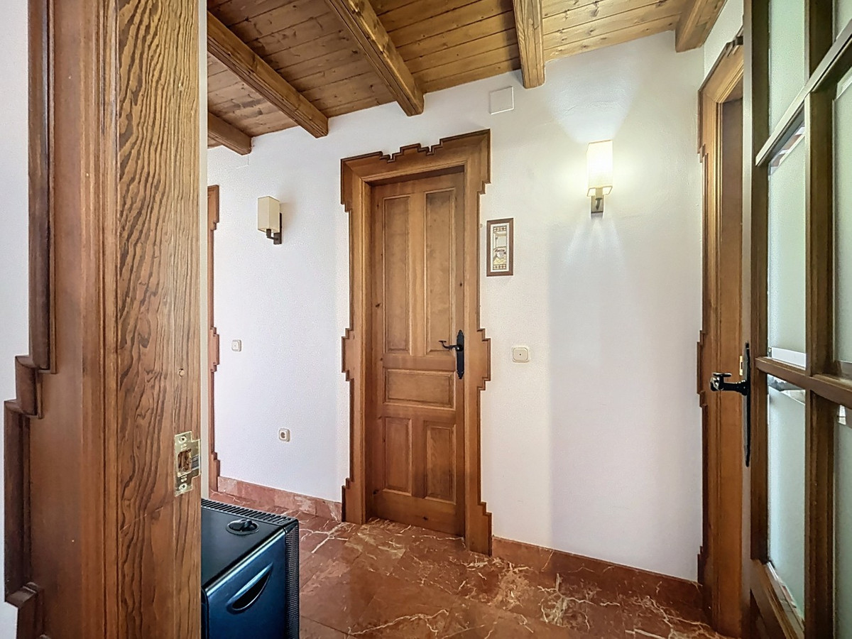 6 Bed Townhouse for sale in La Viñuela Costa Del Sol East, Málaga, Spain