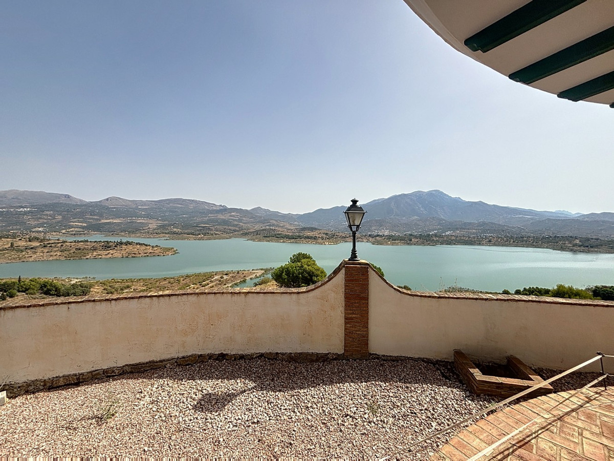 6 Bed Townhouse for sale in La Viñuela Costa Del Sol East, Málaga, Spain