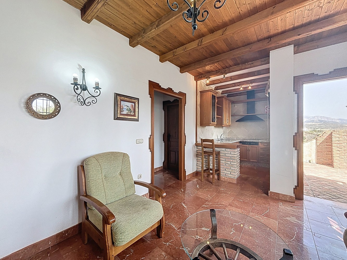 6 Bed Townhouse for sale in La Viñuela Costa Del Sol East, Málaga, Spain