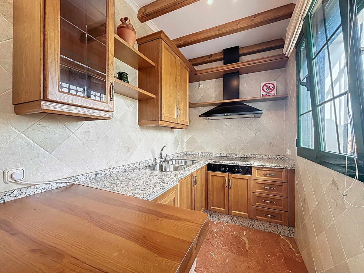 6 Bed Townhouse for sale in La Viñuela Costa Del Sol East, Málaga, Spain