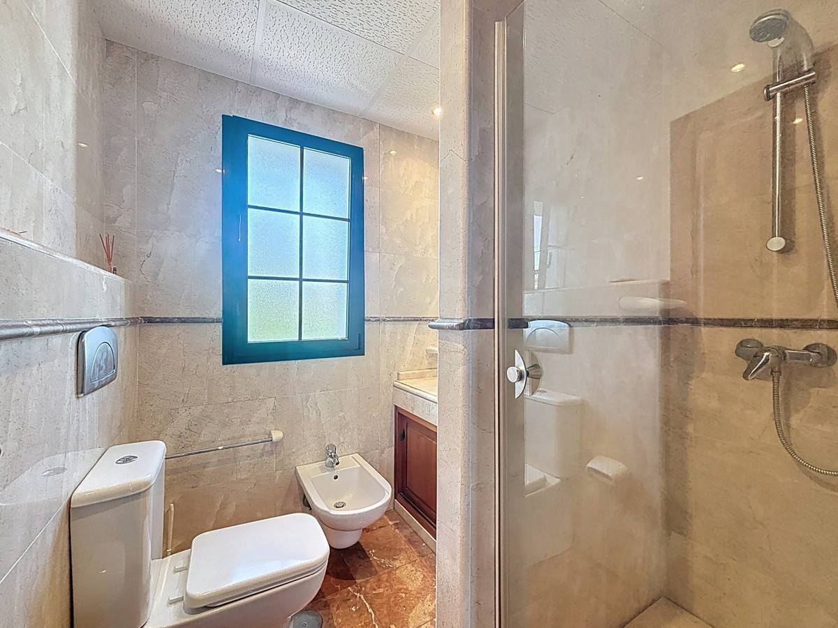 6 Bed Townhouse for sale in La Viñuela Costa Del Sol East, Málaga, Spain