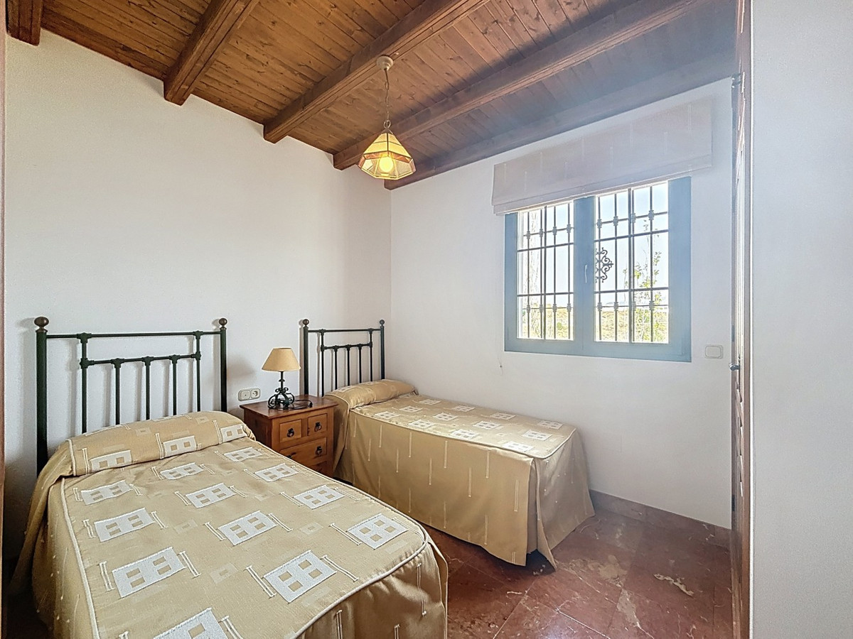 6 Bed Townhouse for sale in La Viñuela Costa Del Sol East, Málaga, Spain