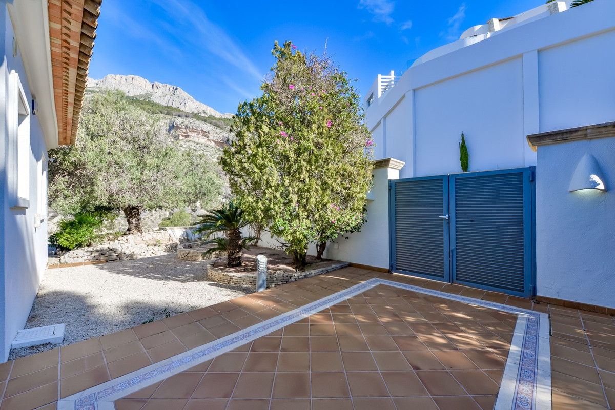 8 Bed Townhouse for sale in Altea Costa Blanca, Alicante, Spain