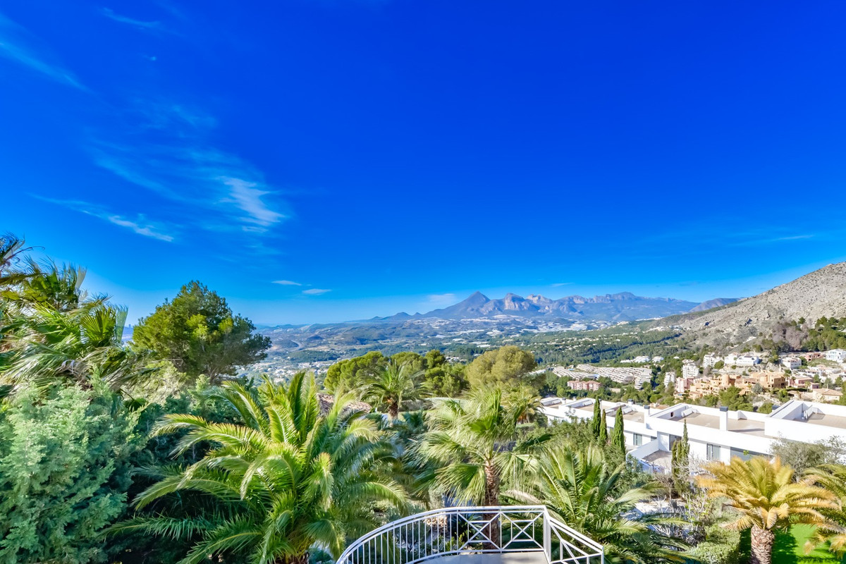 8 Bed Townhouse for sale in Altea Costa Blanca, Alicante, Spain