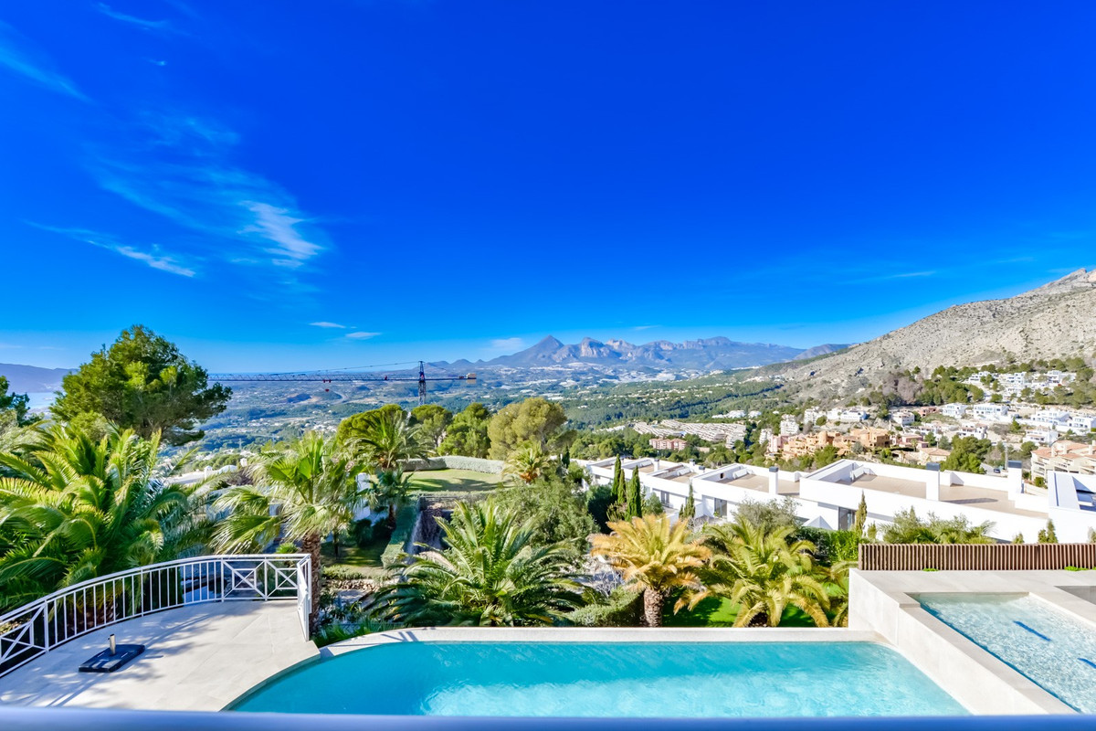 8 Bed Townhouse for sale in Altea Costa Blanca, Alicante, Spain