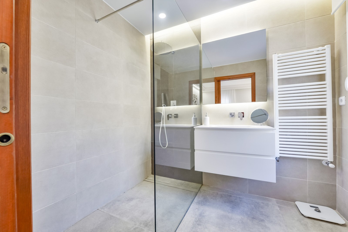 8 Bed Townhouse for sale in Altea Costa Blanca, Alicante, Spain