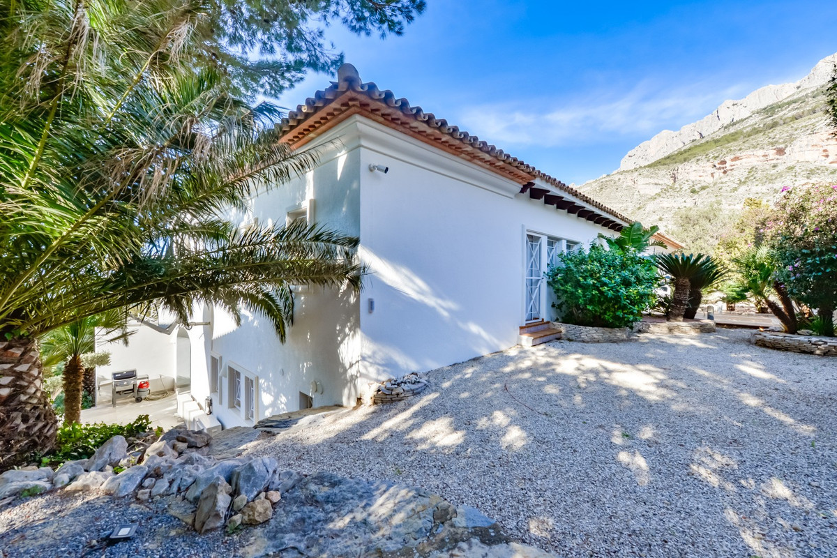 8 Bed Townhouse for sale in Altea Costa Blanca, Alicante, Spain