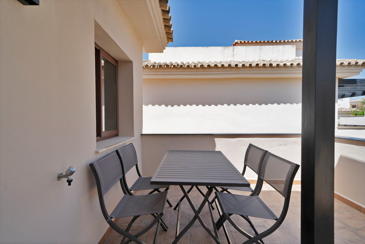 3 Bed Apartment for sale in Nueva Andalucía Costa Del Sol, Málaga, Spain