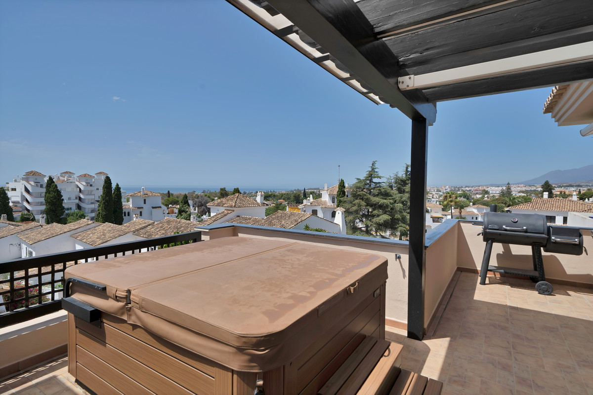 3 Bed Apartment for sale in Nueva Andalucía Costa Del Sol, Málaga, Spain
