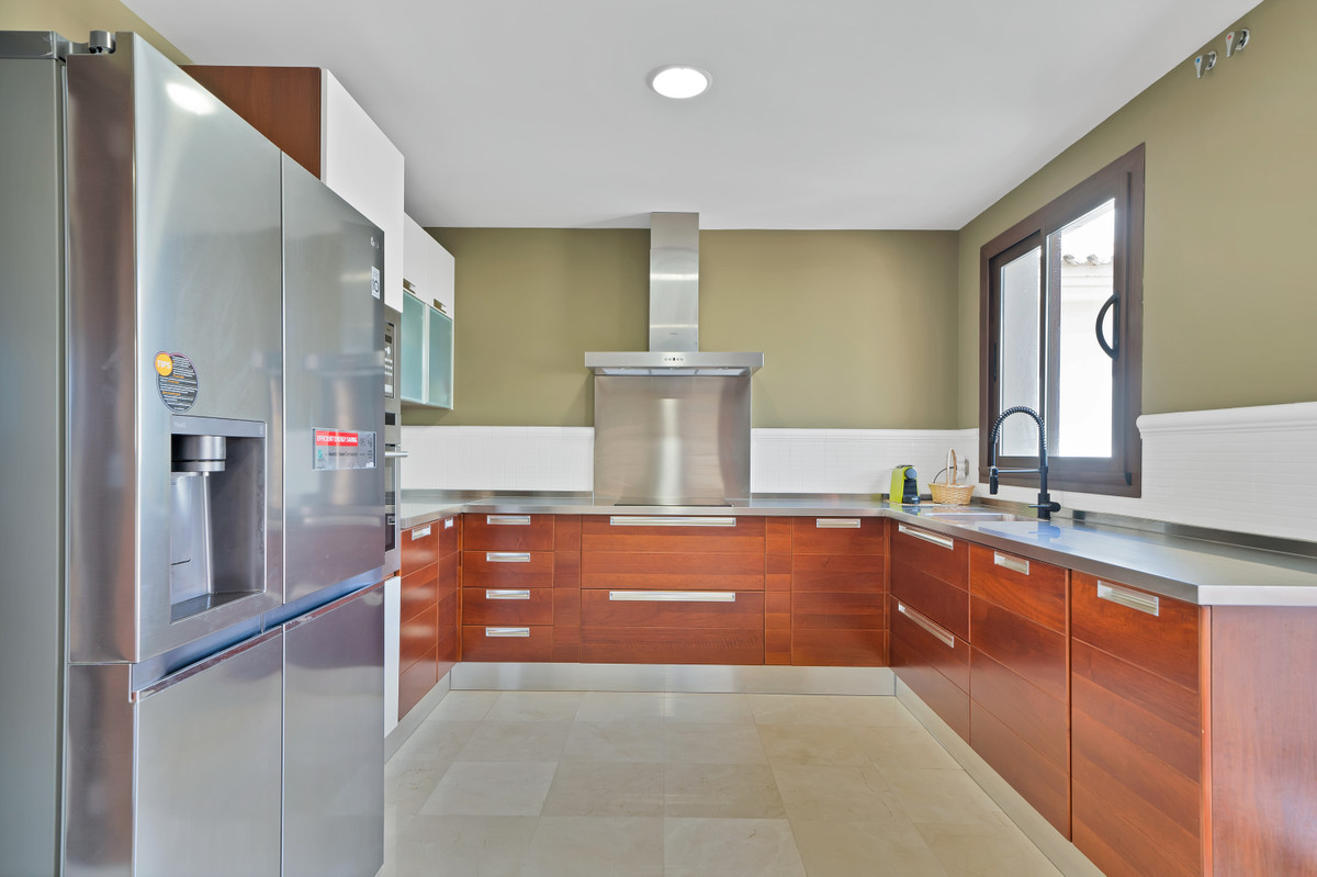 3 Bed Apartment for sale in Nueva Andalucía Costa Del Sol, Málaga, Spain