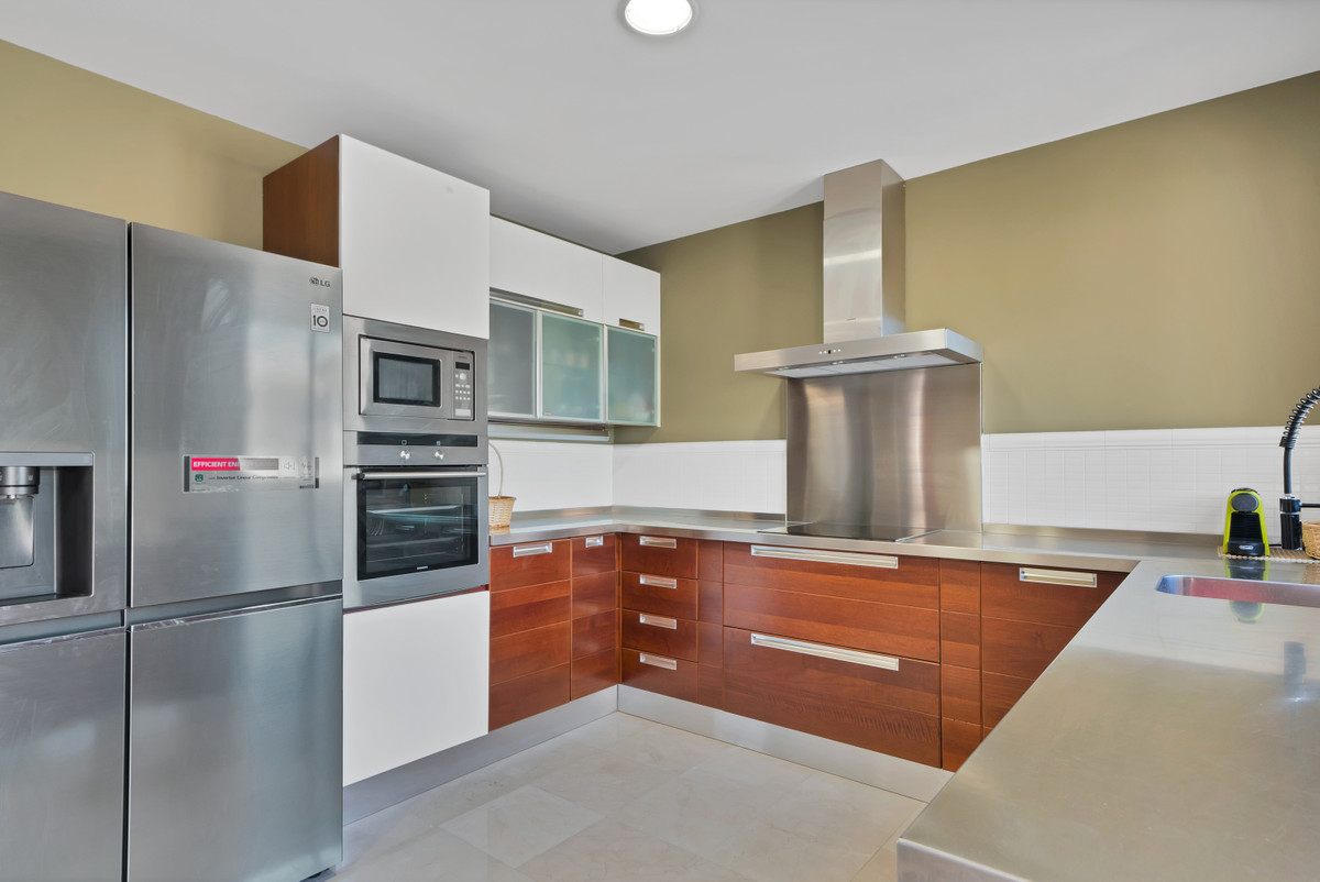 3 Bed Apartment for sale in Nueva Andalucía Costa Del Sol, Málaga, Spain