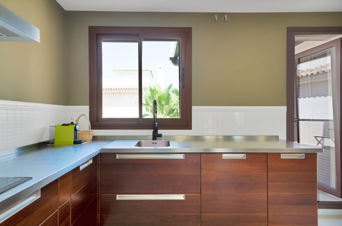 3 Bed Apartment for sale in Nueva Andalucía Costa Del Sol, Málaga, Spain