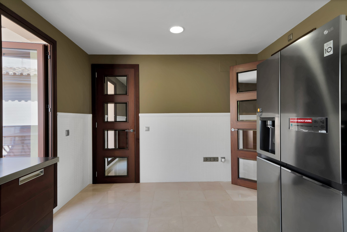 3 Bed Apartment for sale in Nueva Andalucía Costa Del Sol, Málaga, Spain
