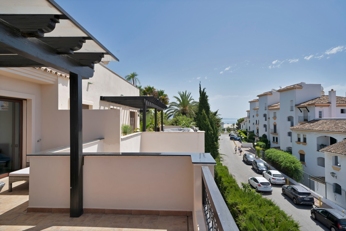 3 Bed Apartment for sale in Nueva Andalucía Costa Del Sol, Málaga, Spain