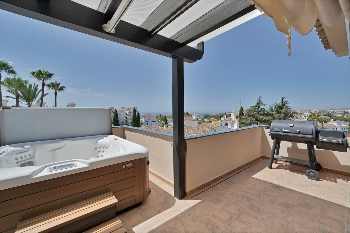 3 Bed Apartment for sale in Nueva Andalucía Costa Del Sol, Málaga, Spain