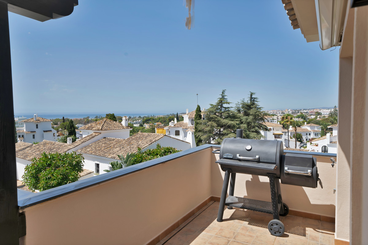 3 Bed Apartment for sale in Nueva Andalucía Costa Del Sol, Málaga, Spain