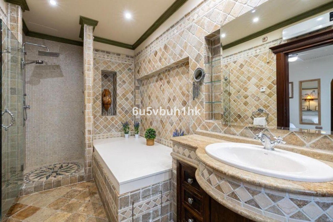 Se vende Adosada de 5 dormitorios en Costa Del Sol, Málaga, España