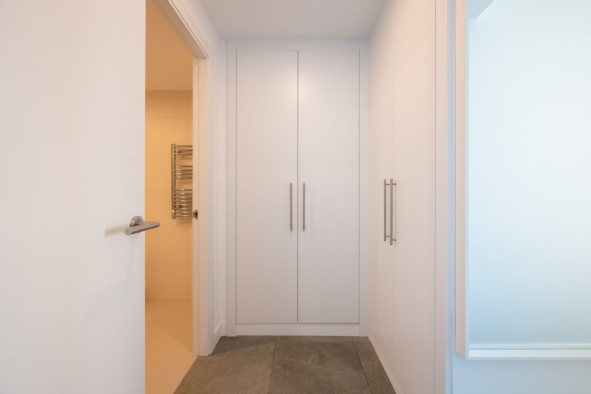 3 Bed Apartment for sale in Estepona Costa Del Sol, Málaga, Spain