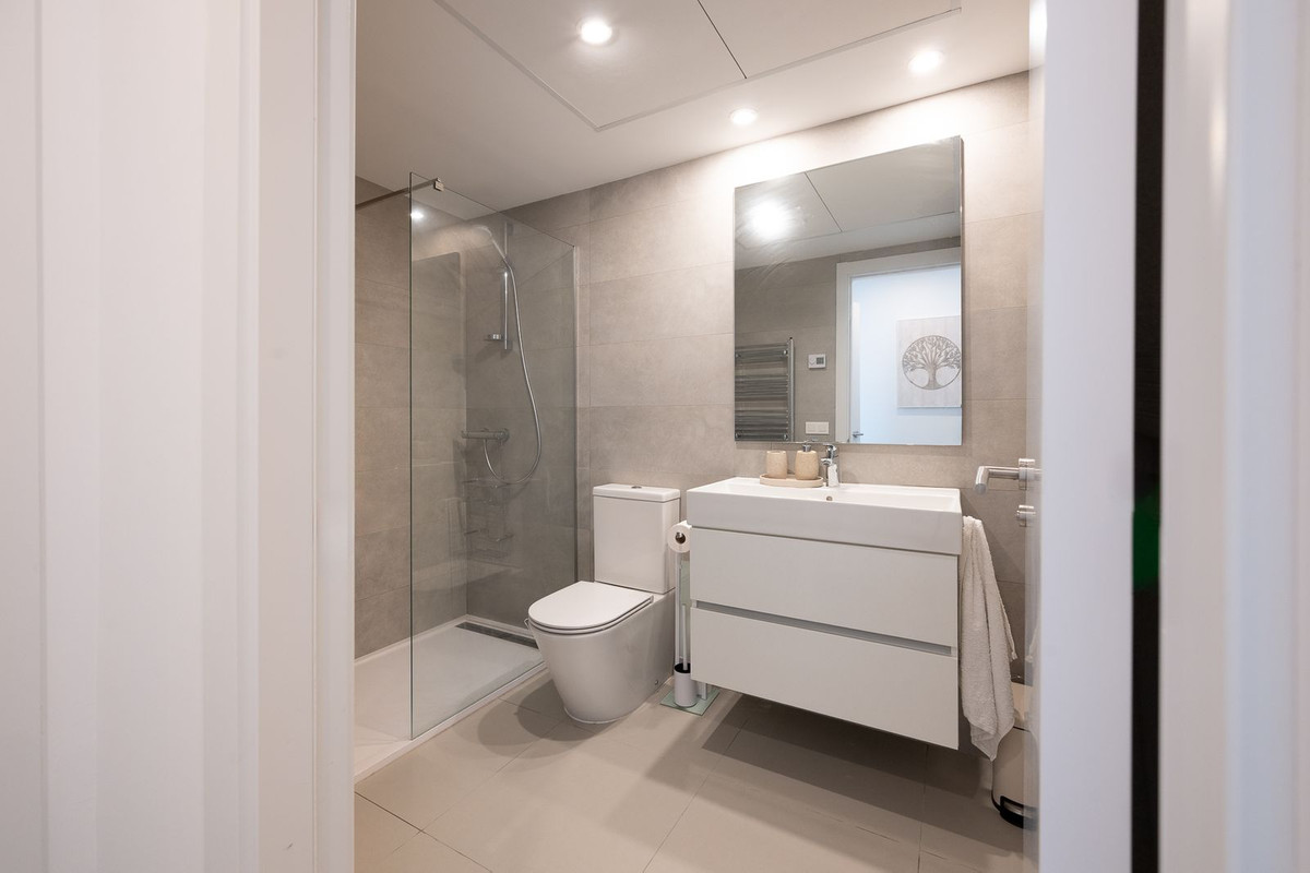 3 Bed Apartment for sale in Estepona Costa Del Sol, Málaga, Spain