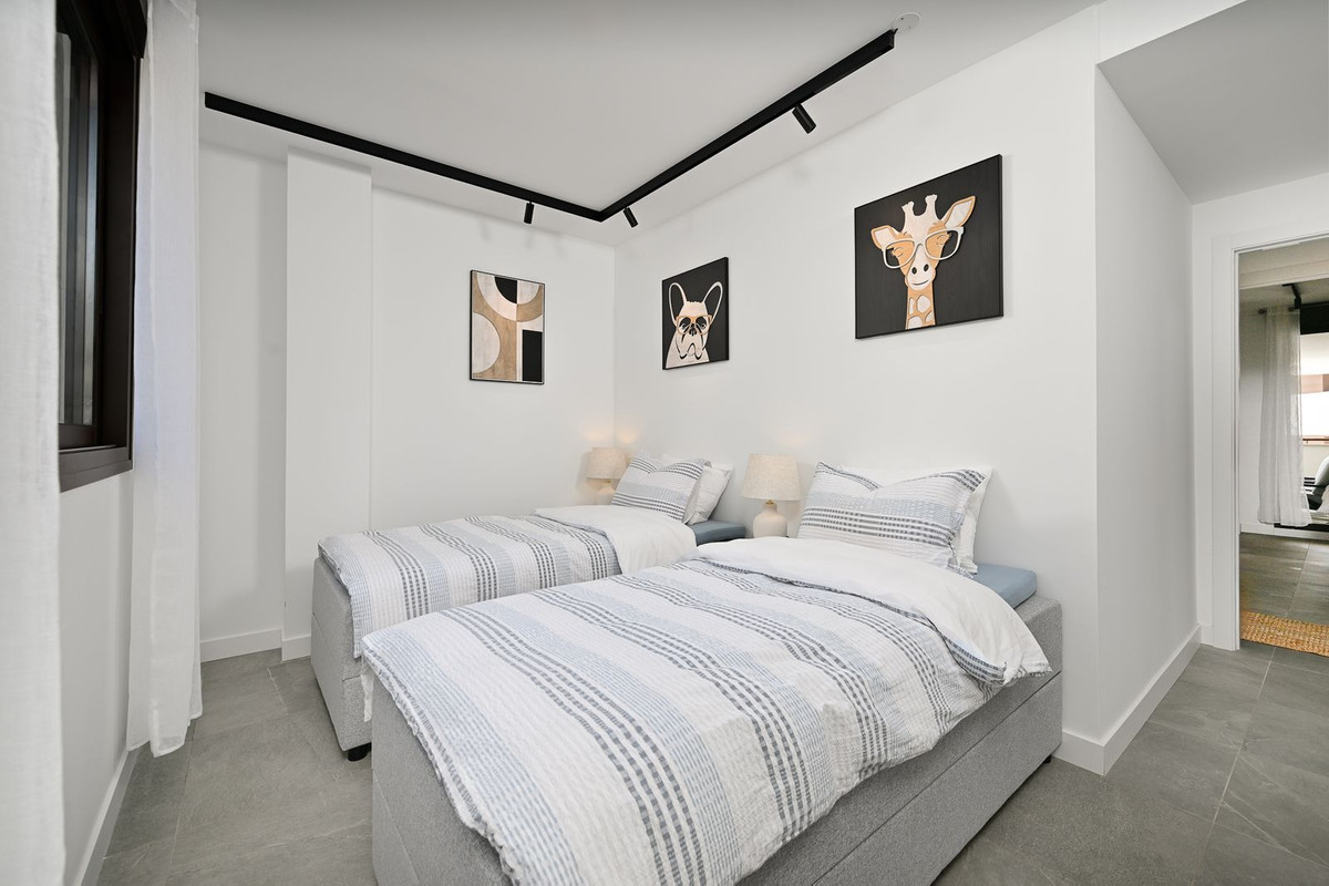 3 Bed Apartment for sale in Estepona Costa Del Sol, Málaga, Spain