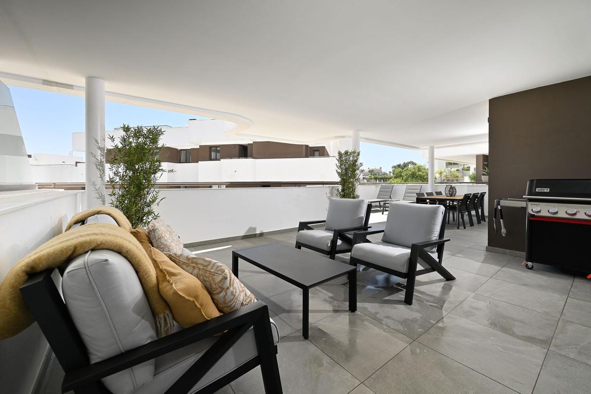 3 Bed Apartment for sale in Estepona Costa Del Sol, Málaga, Spain