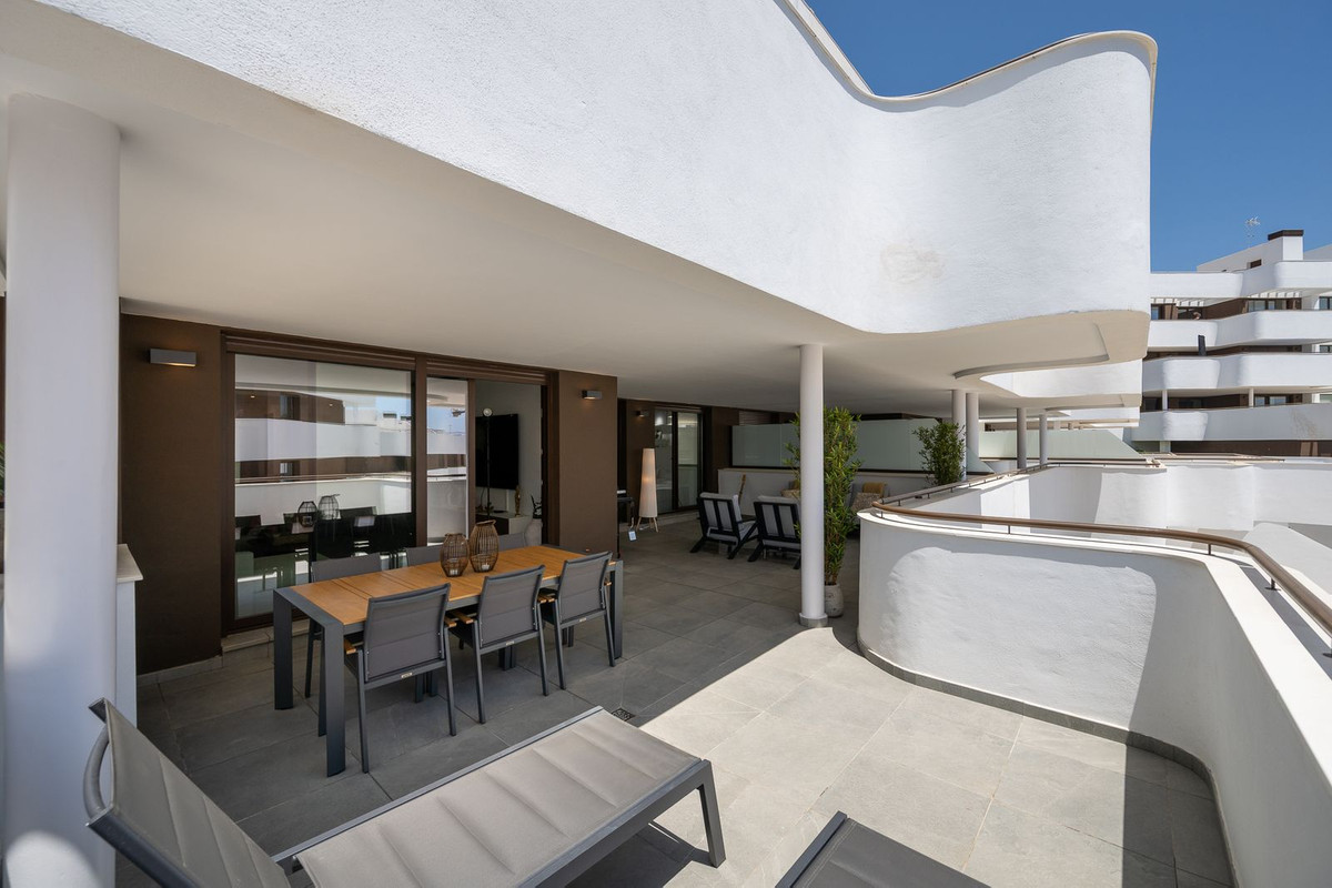 3 Bed Apartment for sale in Estepona Costa Del Sol, Málaga, Spain