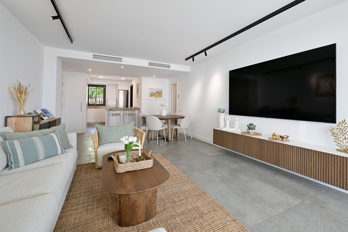 3 Bed Apartment for sale in Estepona Costa Del Sol, Málaga, Spain