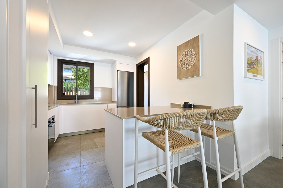 3 Bed Apartment for sale in Estepona Costa Del Sol, Málaga, Spain