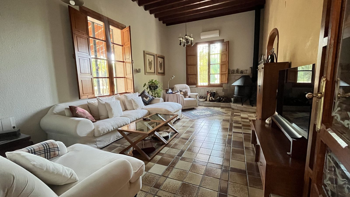7 Bed Townhouse for sale in Mutxamel Costa Blanca, Alicante, Spain