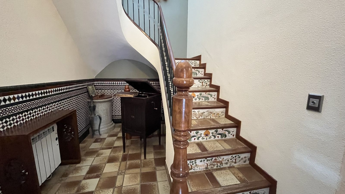 7 Bed Townhouse for sale in Mutxamel Costa Blanca, Alicante, Spain