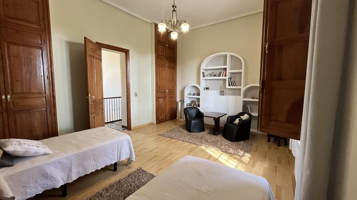 7 Bed Townhouse for sale in Mutxamel Costa Blanca, Alicante, Spain