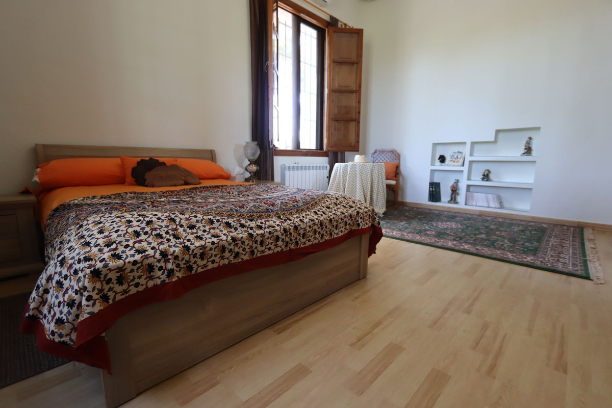 7 Bed Townhouse for sale in Mutxamel Costa Blanca, Alicante, Spain