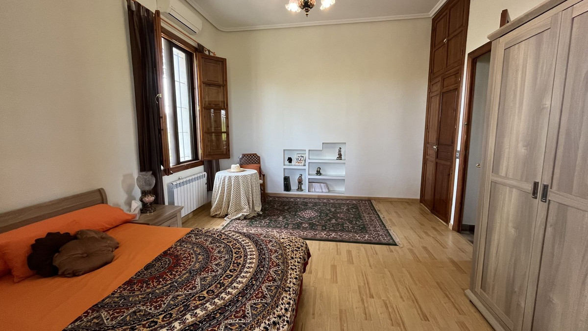 7 Bed Townhouse for sale in Mutxamel Costa Blanca, Alicante, Spain