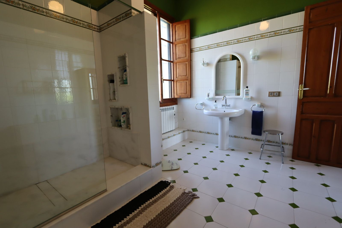 7 Bed Townhouse for sale in Mutxamel Costa Blanca, Alicante, Spain