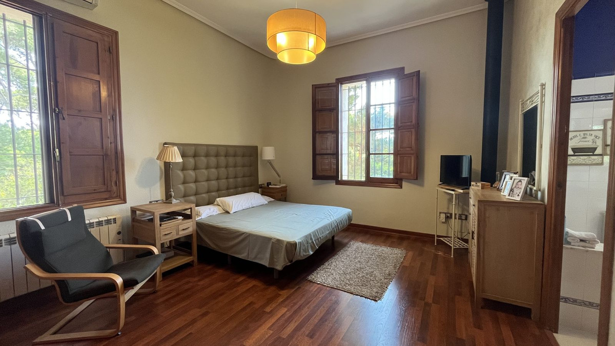 7 Bed Townhouse for sale in Mutxamel Costa Blanca, Alicante, Spain