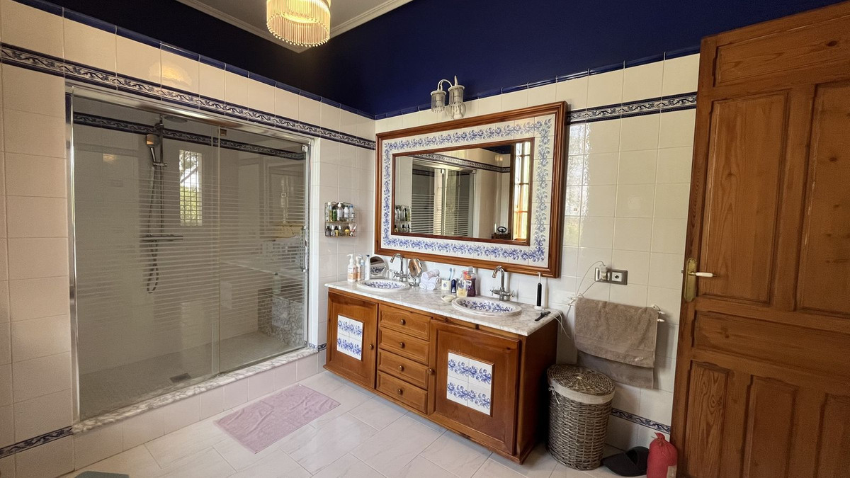 7 Bed Townhouse for sale in Mutxamel Costa Blanca, Alicante, Spain