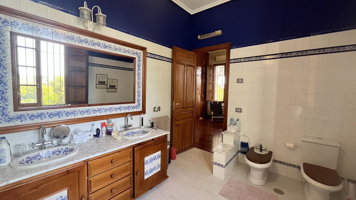 7 Bed Townhouse for sale in Mutxamel Costa Blanca, Alicante, Spain